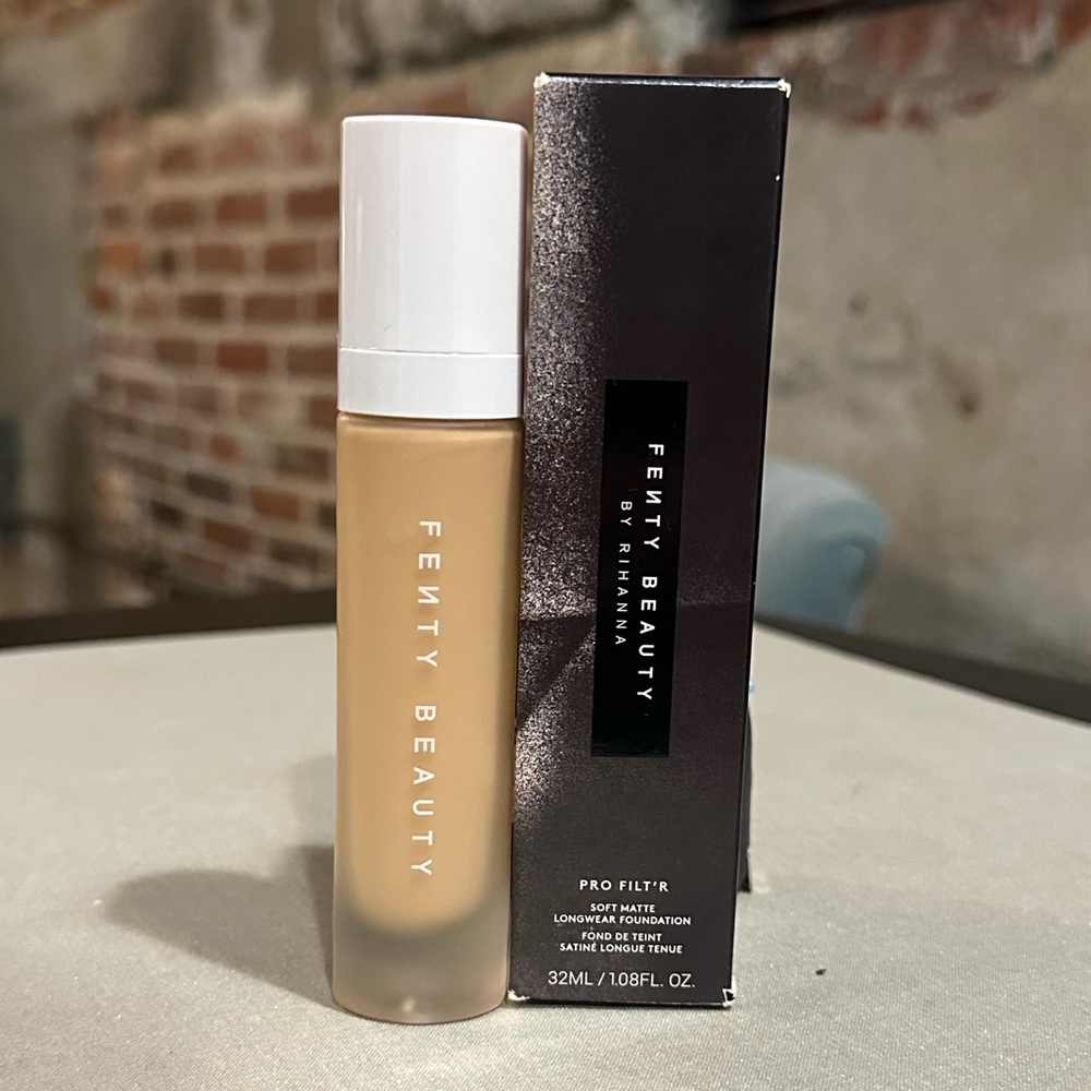 FENTY Beauty Foundation Pro Filter #220